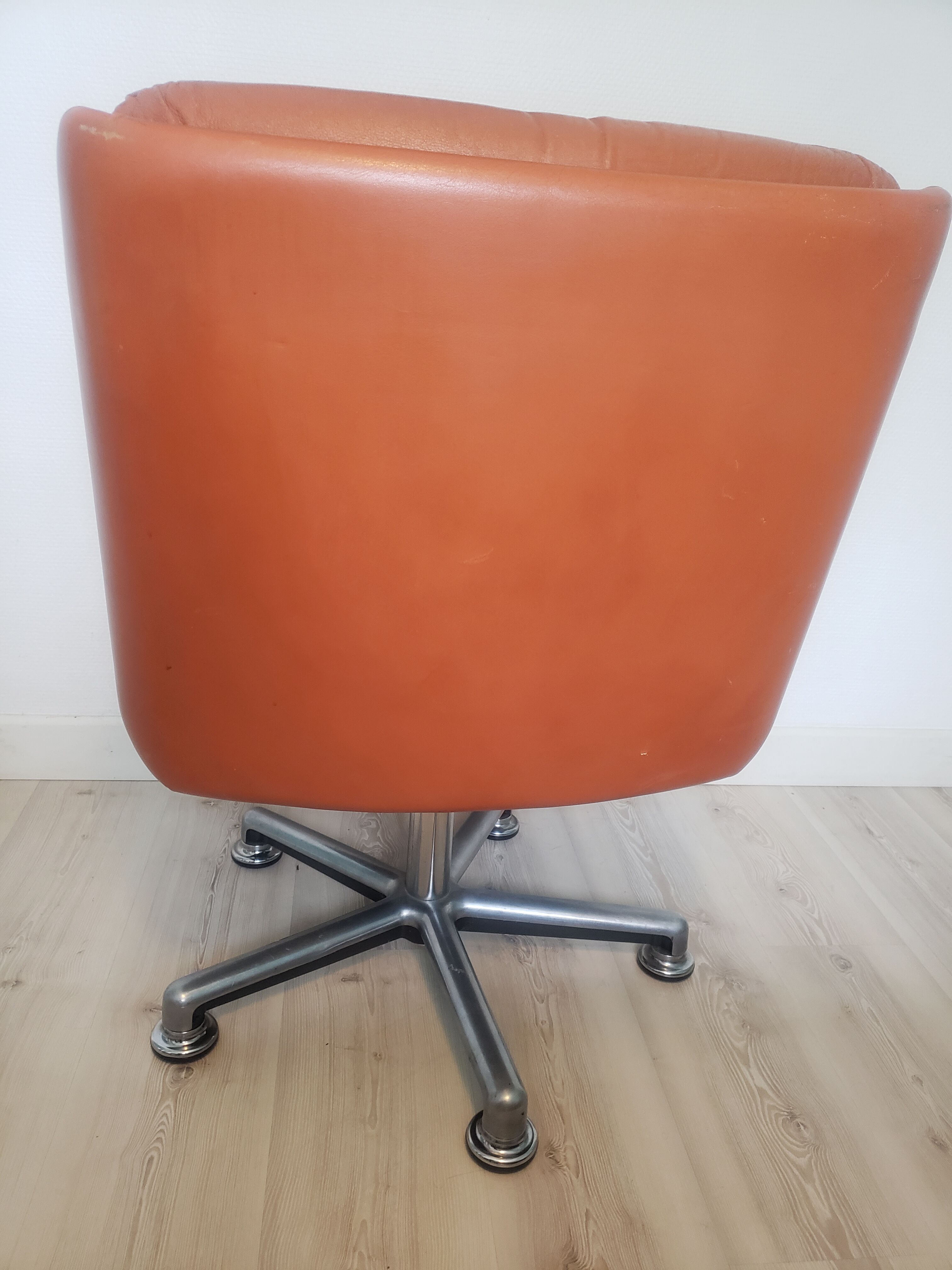 Vintage armchair in brown leather