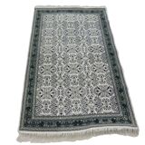 Tapis oriental persan classique nouée à la main motif floral en laine