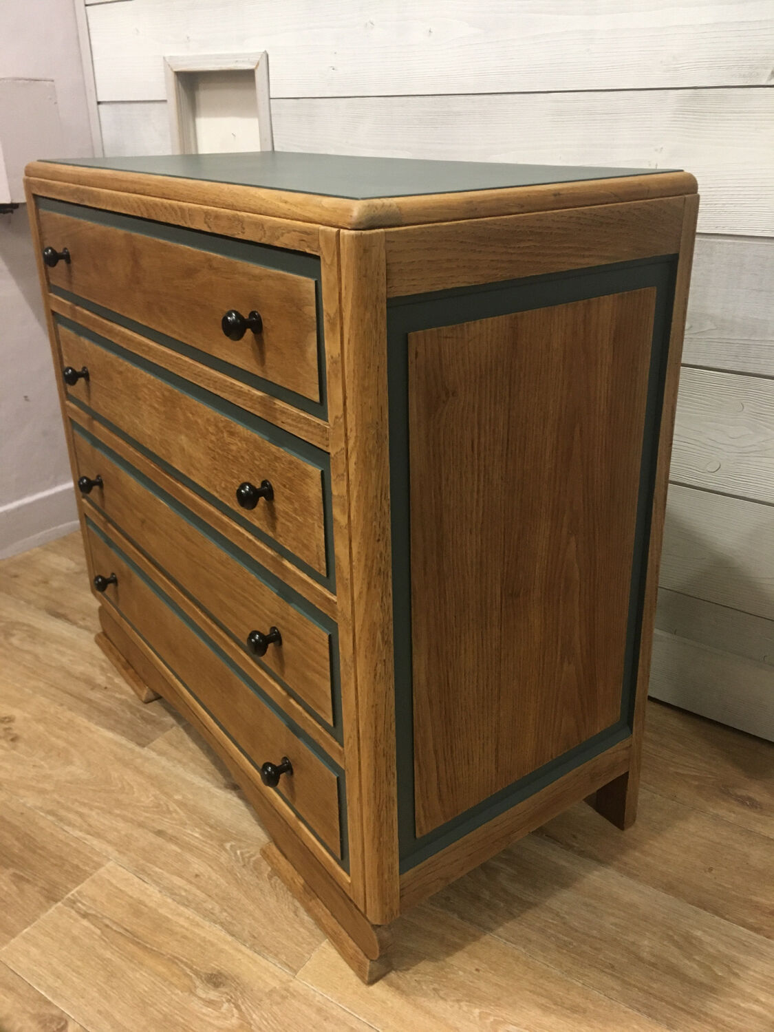 Solid oak chest of drawers