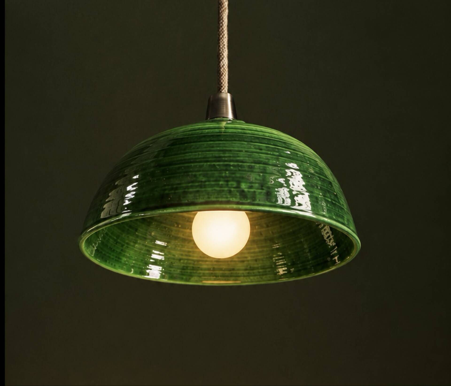 Suspension en céramique zellige verte