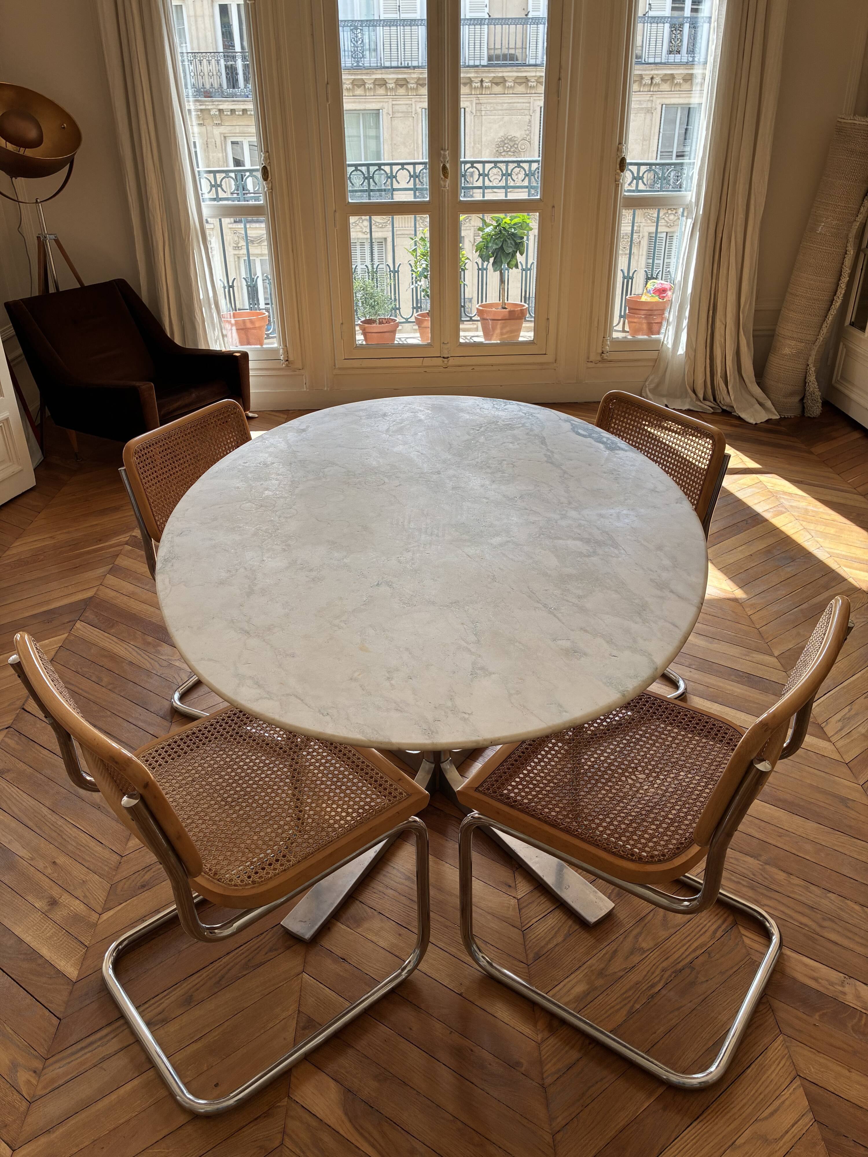 Table ovale en marbre vintage