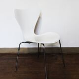 Chair 3107 called series 7 by Arne Jacobsen, 1967
