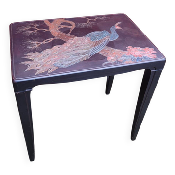 Japanese table in engraved lacquered wood