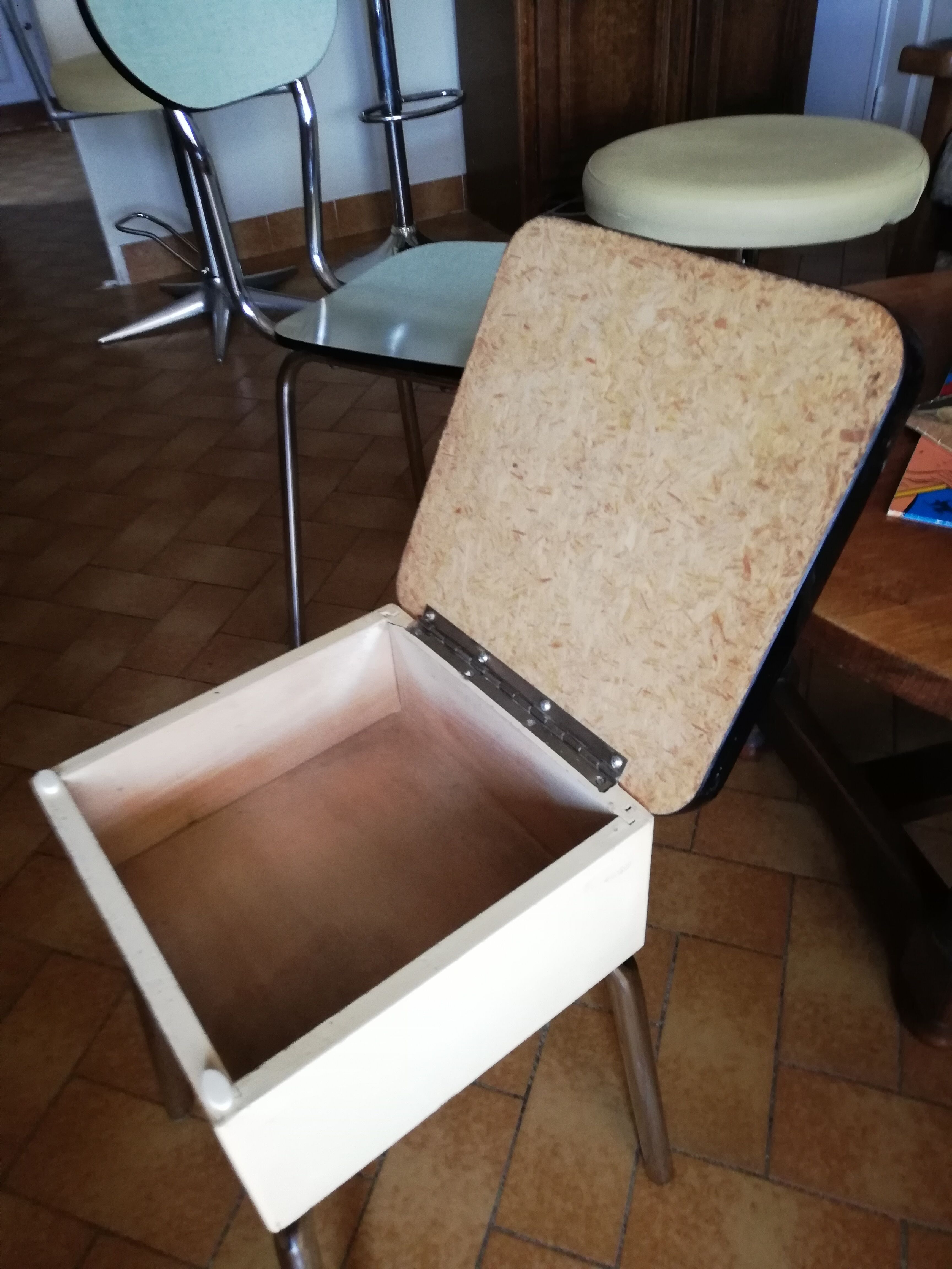 Secret box-stab
