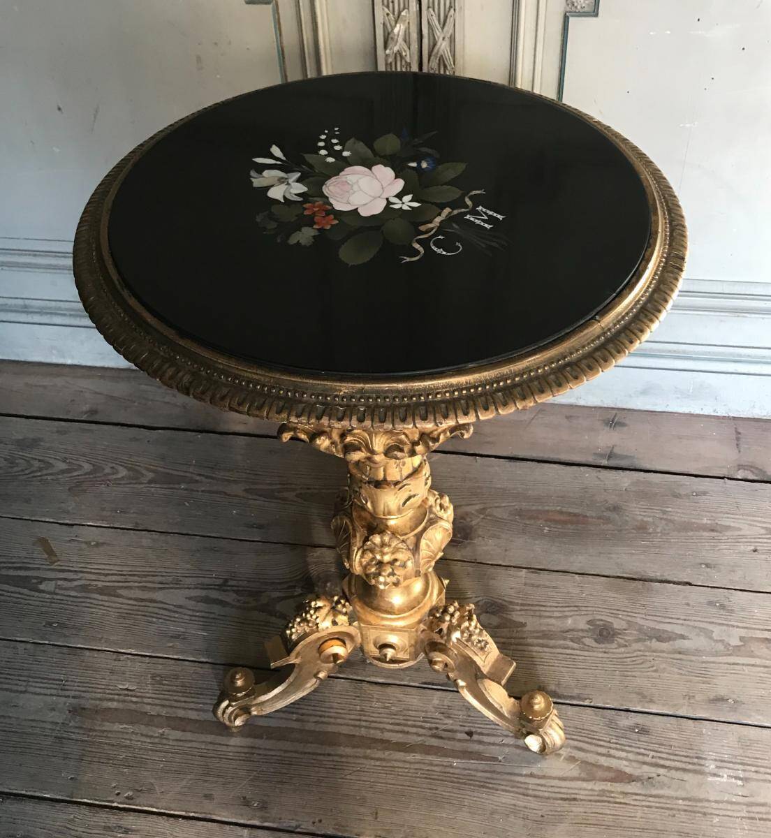 Carved gilded wooden gueridon, tabletop in marble marquetry.