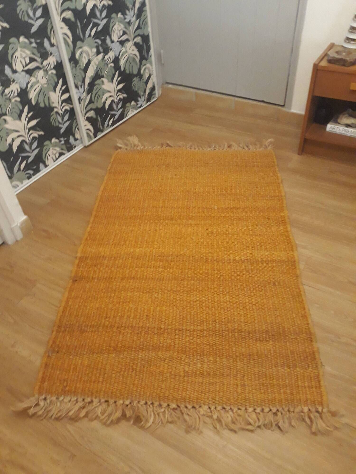 Tapis ethnique en fibres naturelles teint