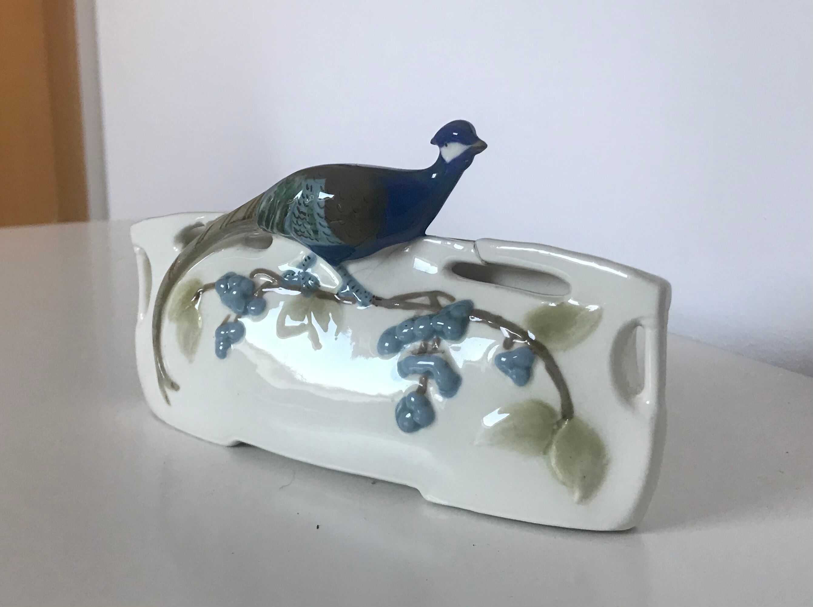 Letter door in earthenware topped with a peacock