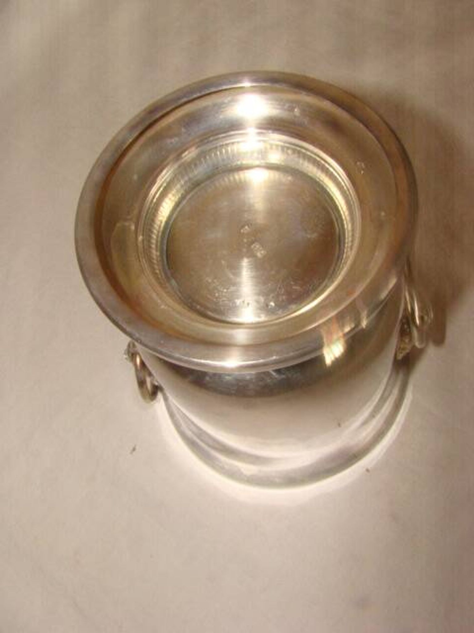 silver-plated ice bucket "with lion heads" from the 1970s
