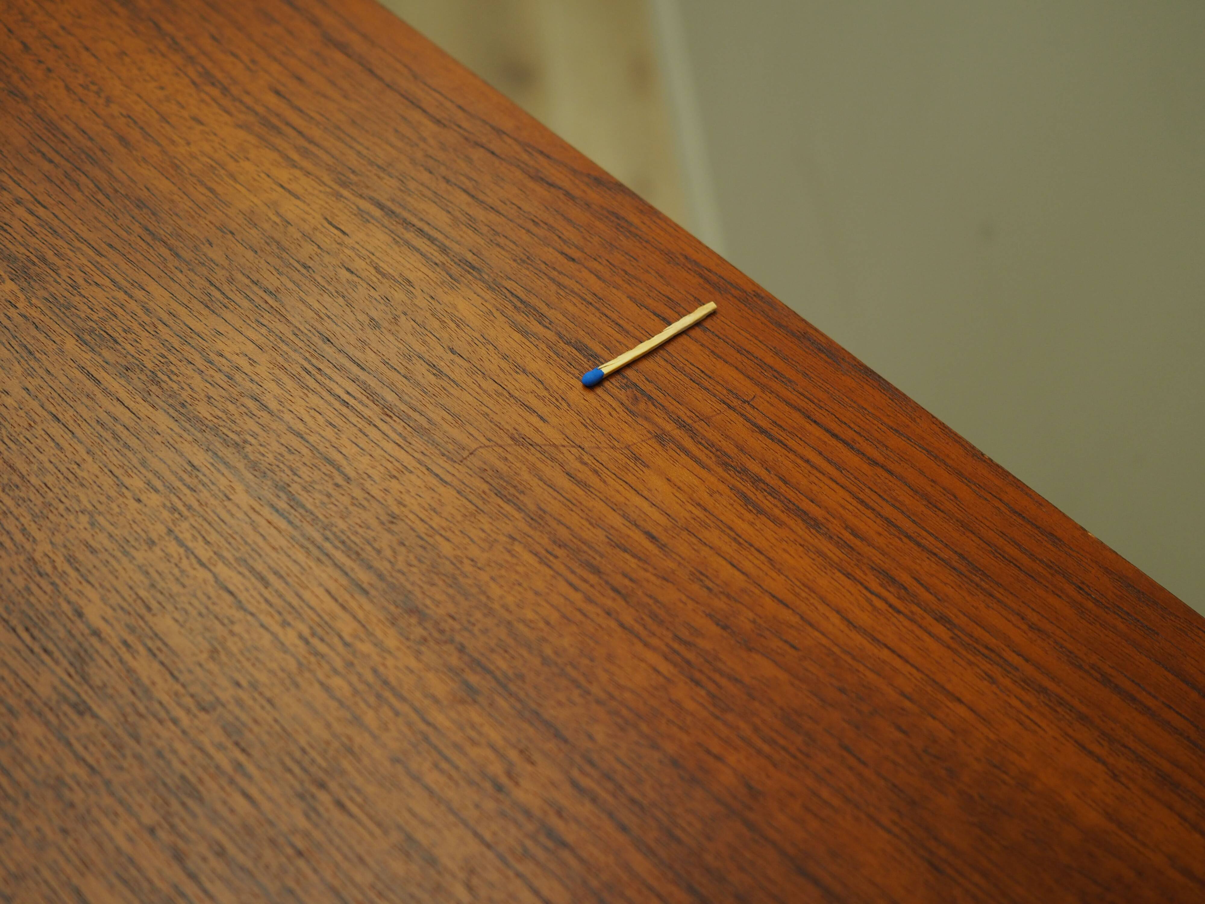 Buffet haut en teck, design danois, années 1960, fabrication : Westergaards Møbelfabrik