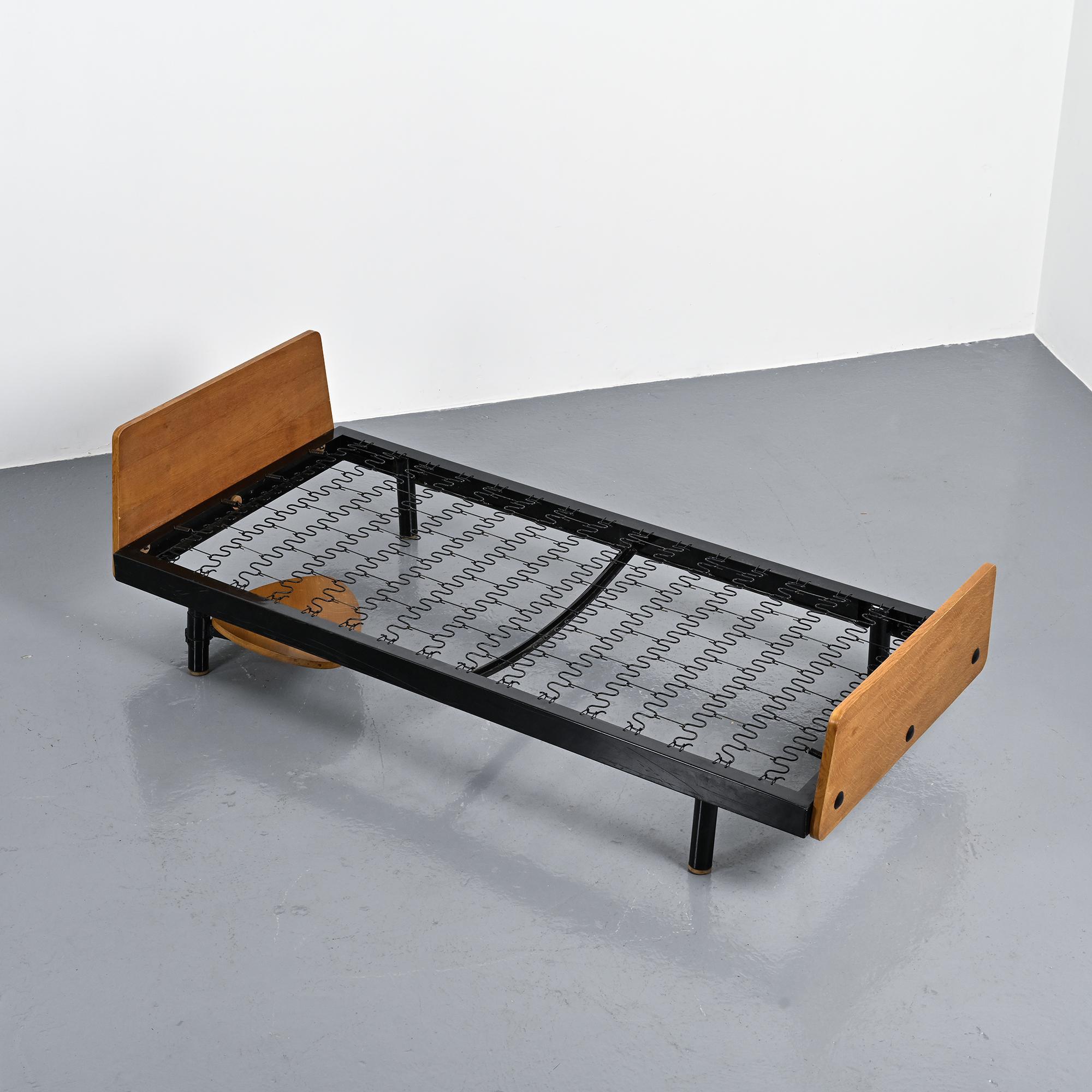 Lit de jour SCAL par Jean Prouvé, circa 1955