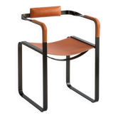 Fauteuil acier noir et cuir de selle tabac naturel Design contemporain