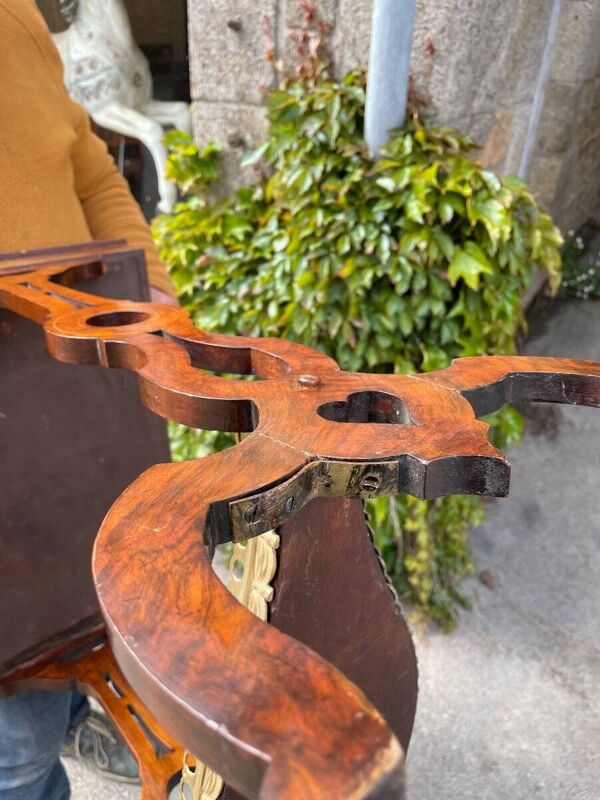 Petite Table D’appoint En Noyer, Angleterre XIXème Siècle