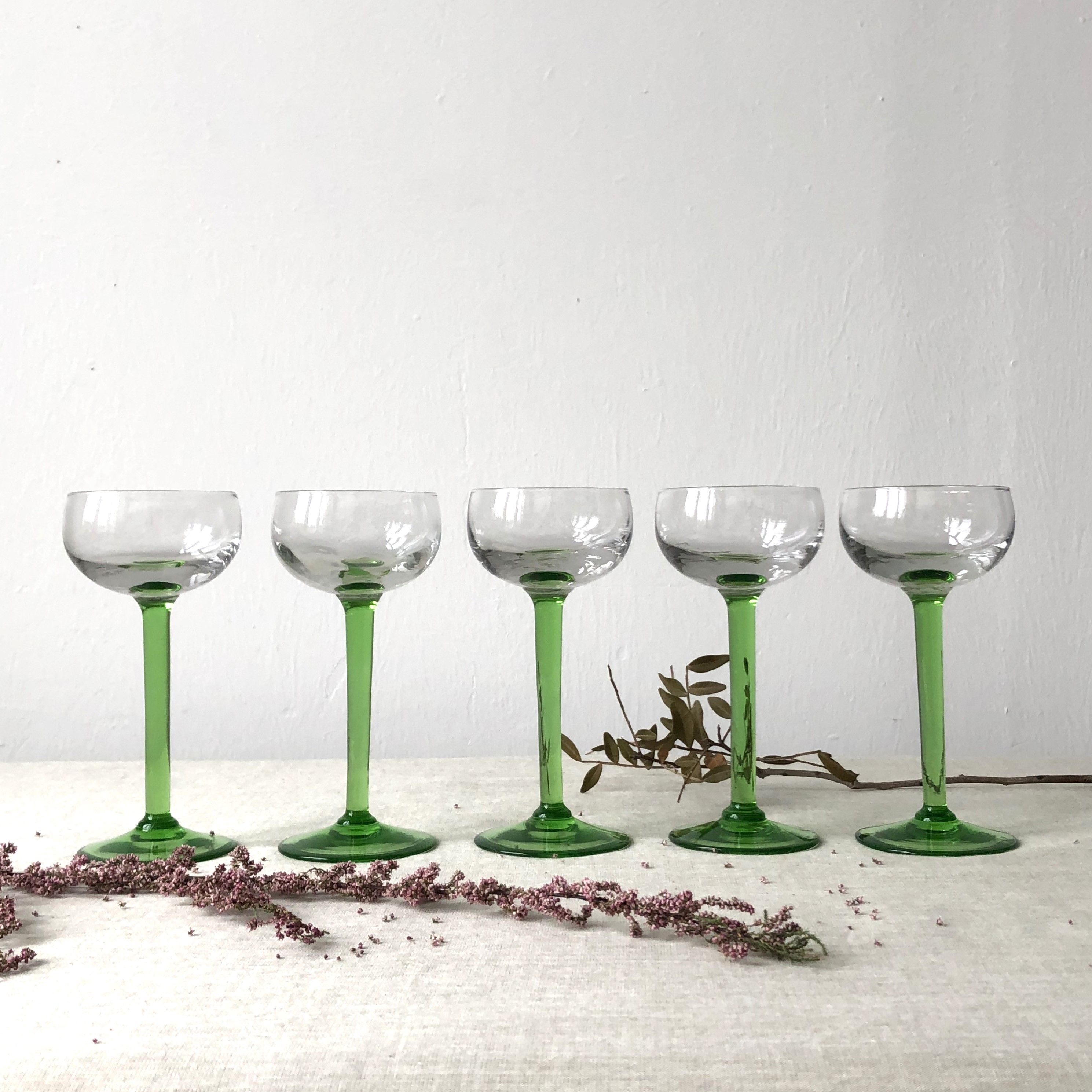 Set of 5 white wine glasses of alsace foot green apple retro vintage.