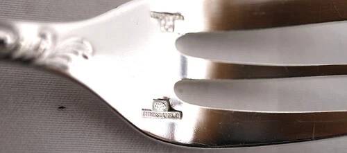Christofle Marly, 12 silver-plated cake forks, 15.8 cm, excellent condition.