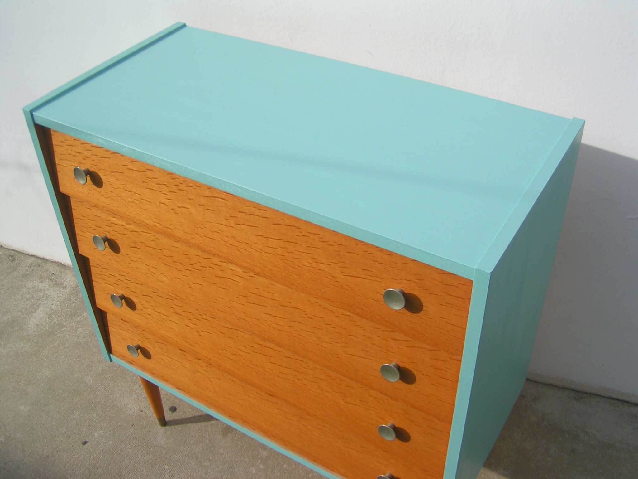 Commode en chêne années 60 relokée