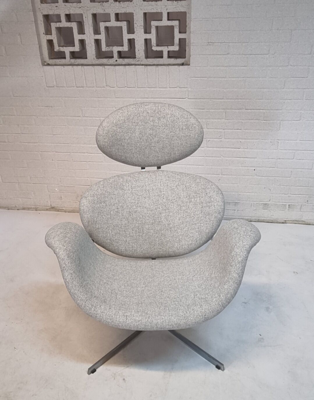 First edition Big Tulip Pierre Pailin by Artifort