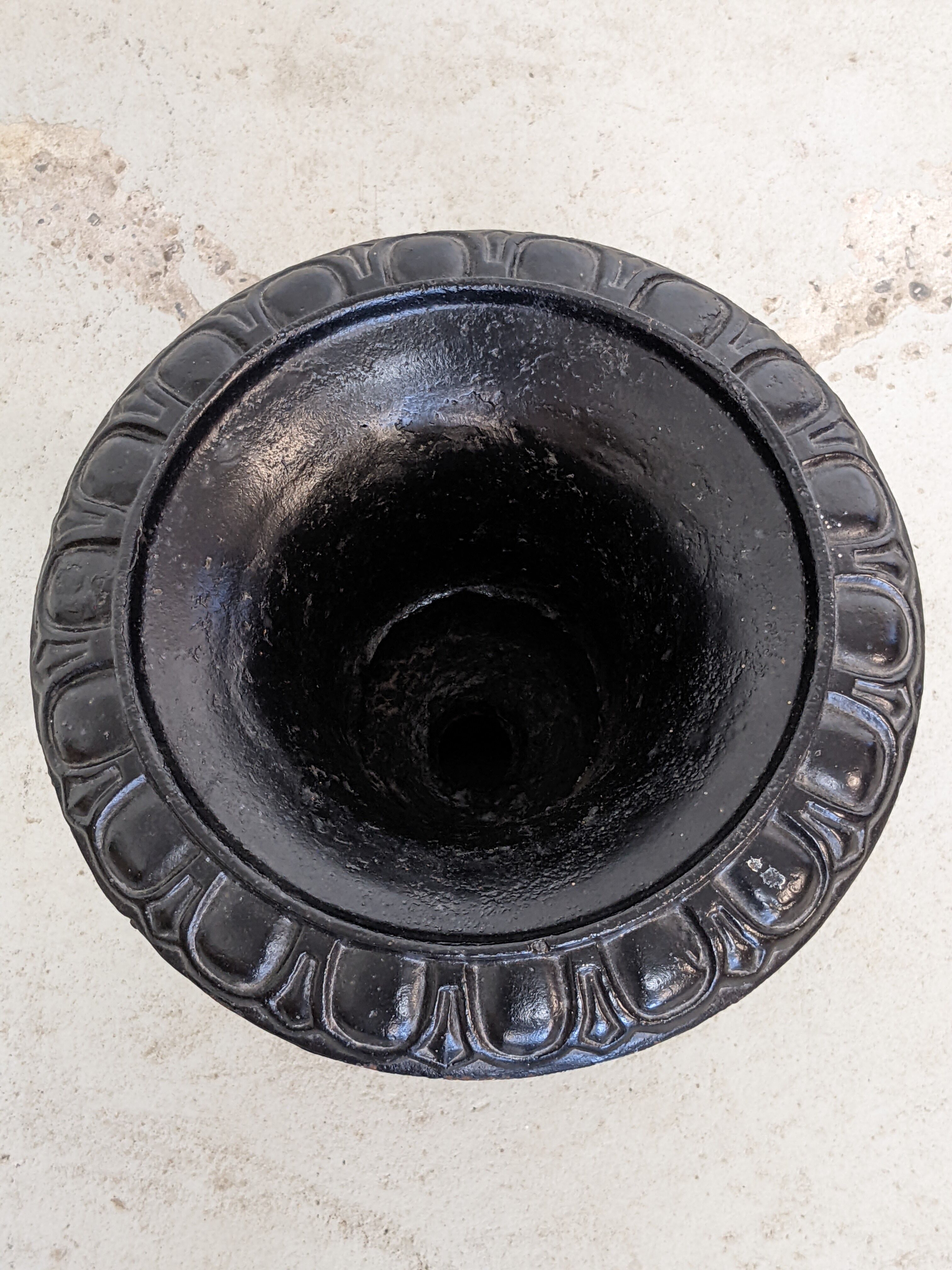 Medici style cast iron garden basin, circa 1890
