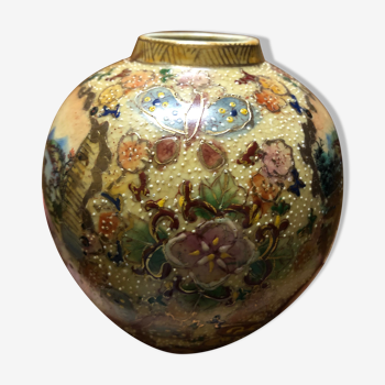 Japanese vase patterned in relief satsuma fine porcelain