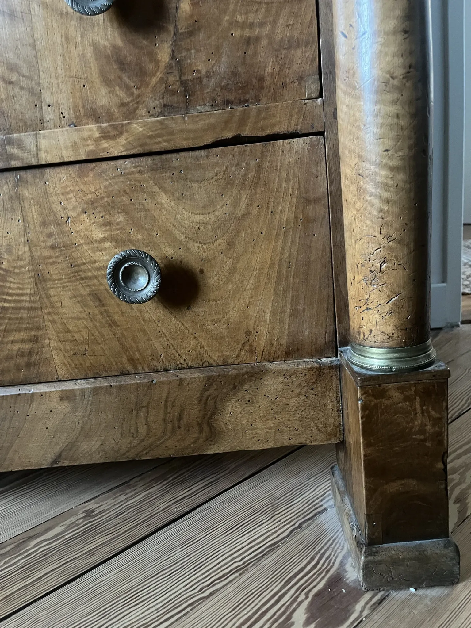 Empire commode