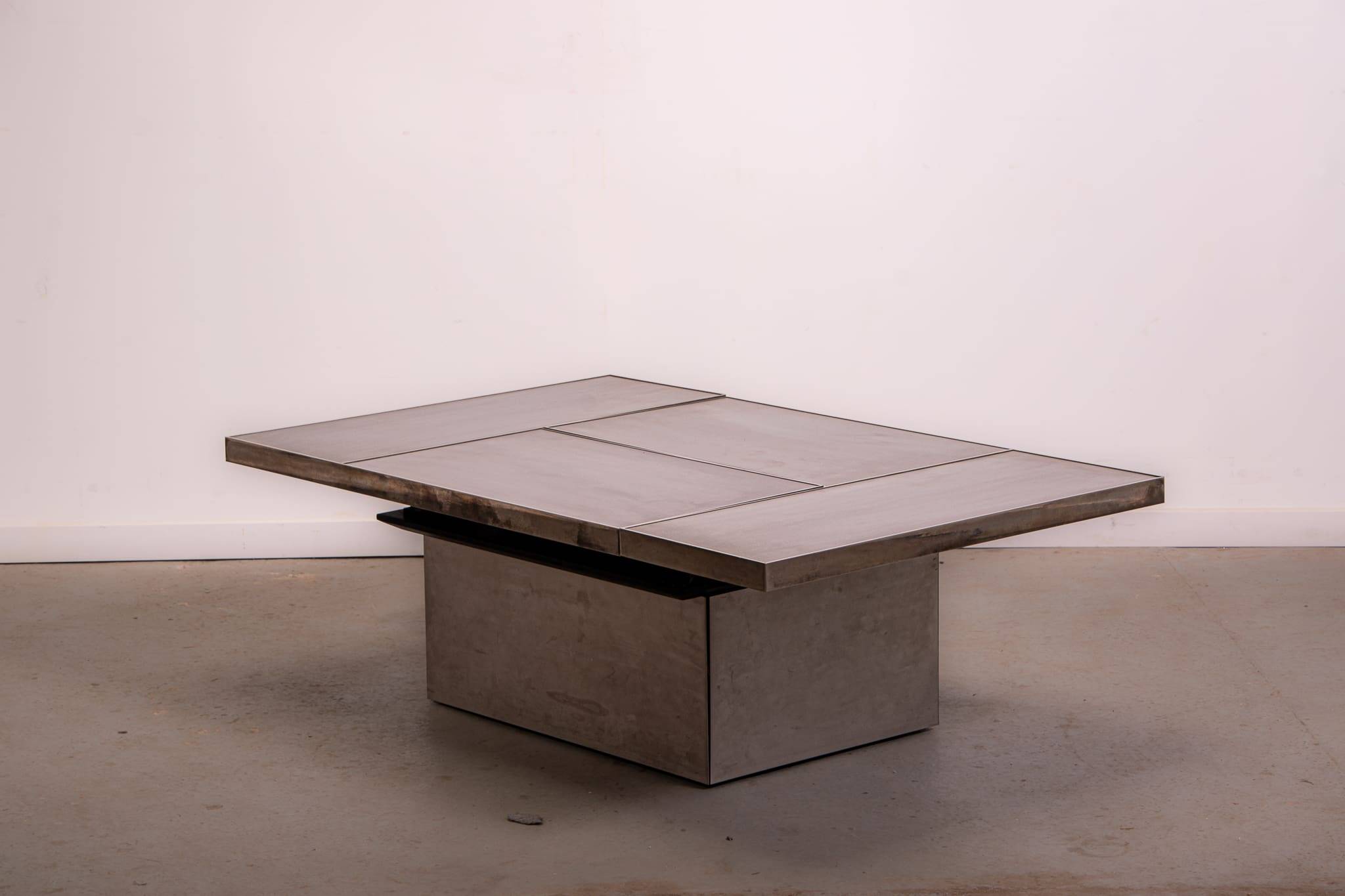 Table basse Belgo en métal brossé chromé