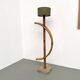 Lampadaire sculptural en rotin cintré