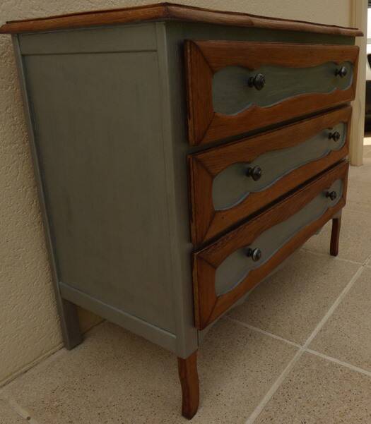 Stylish 3-drawer solid wood chest of drawers, completely revamped