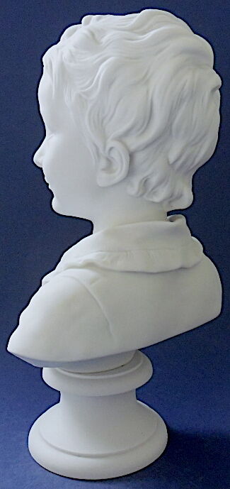 Buste d'enfant en biscuit de porcelaine