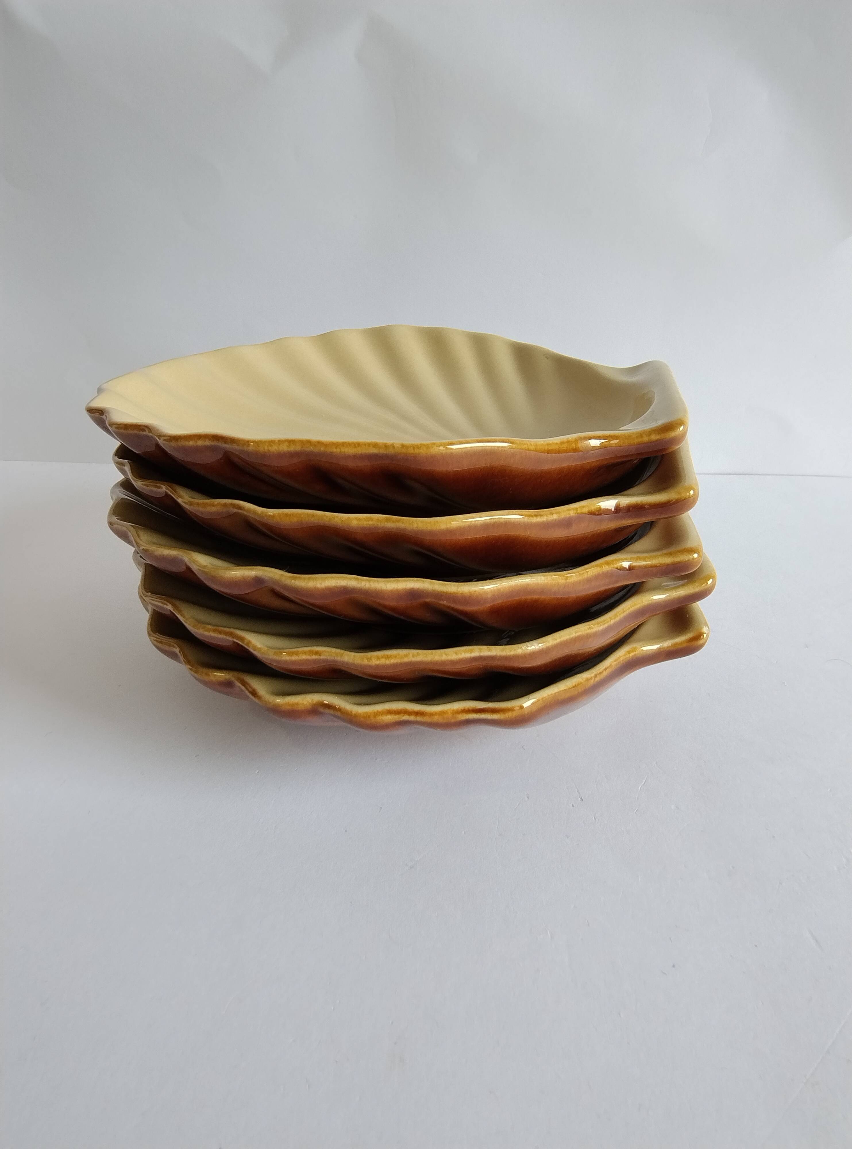 Set of 5 vintage beige ceramic scallop shells