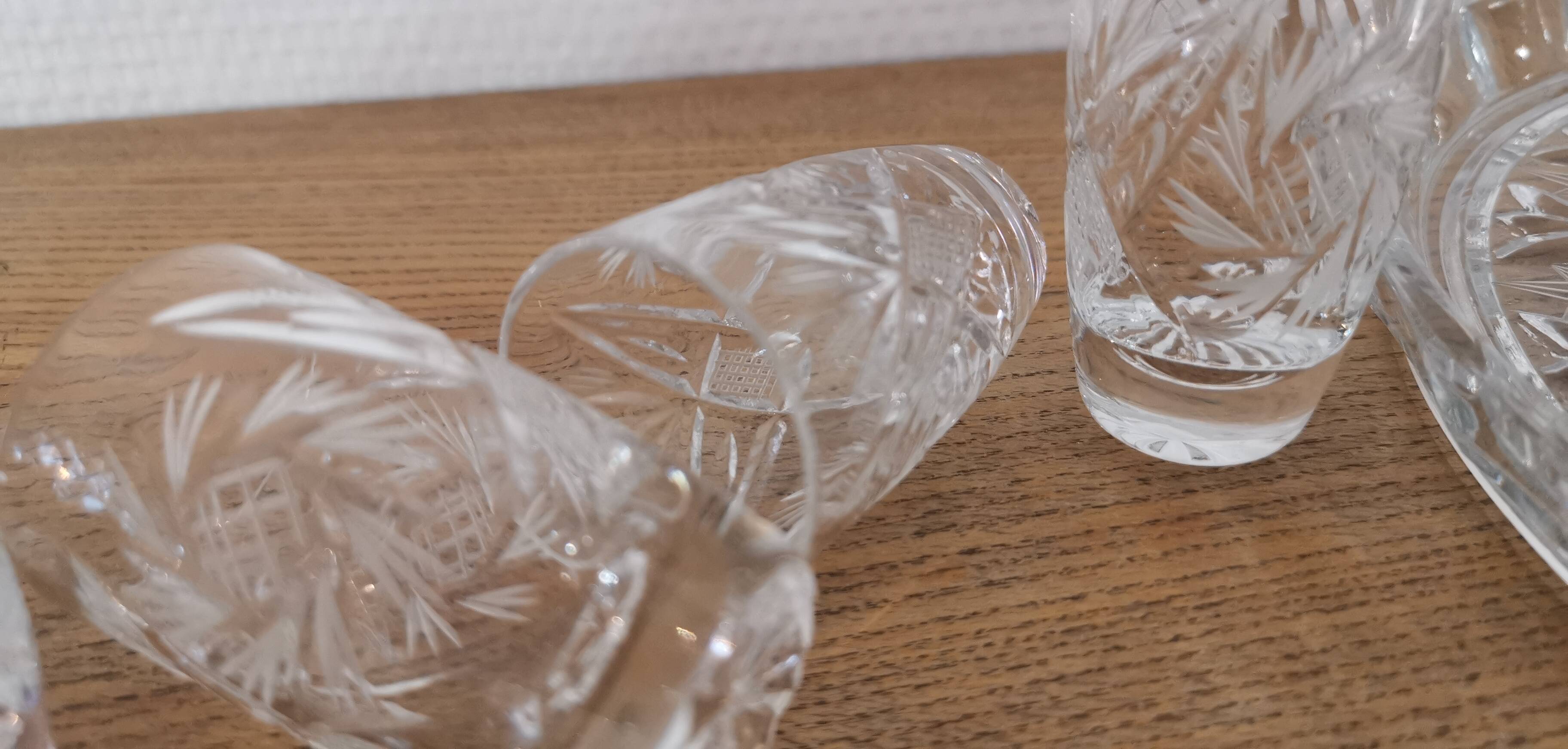 Presentation service 8 glasses and its Bohemian Cristal style dish