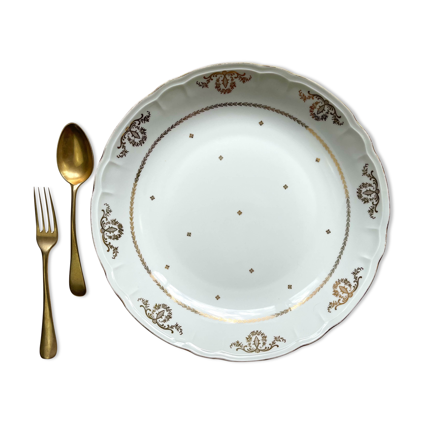 Hollow dish golden white porcelain berry