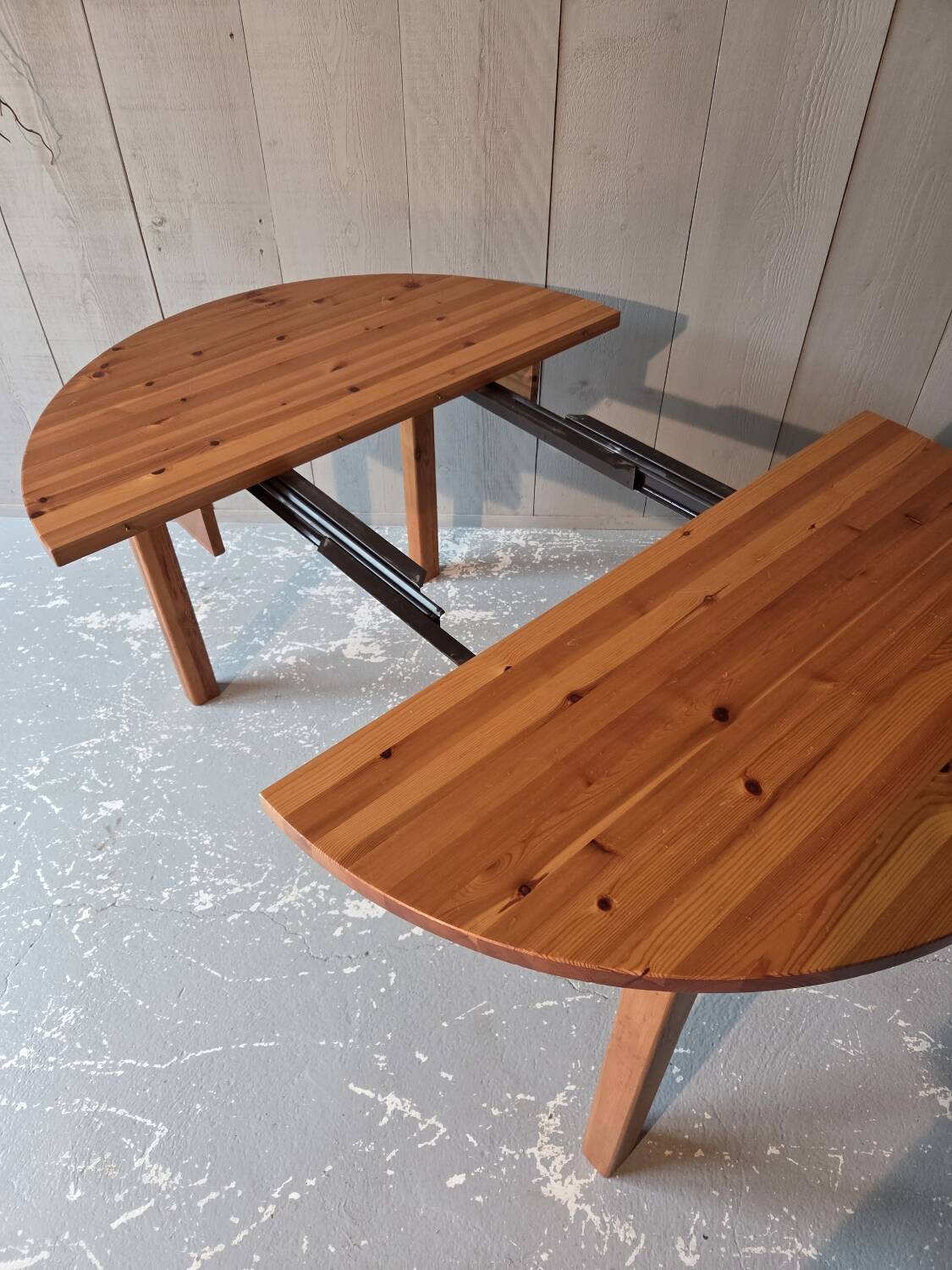 Pine table