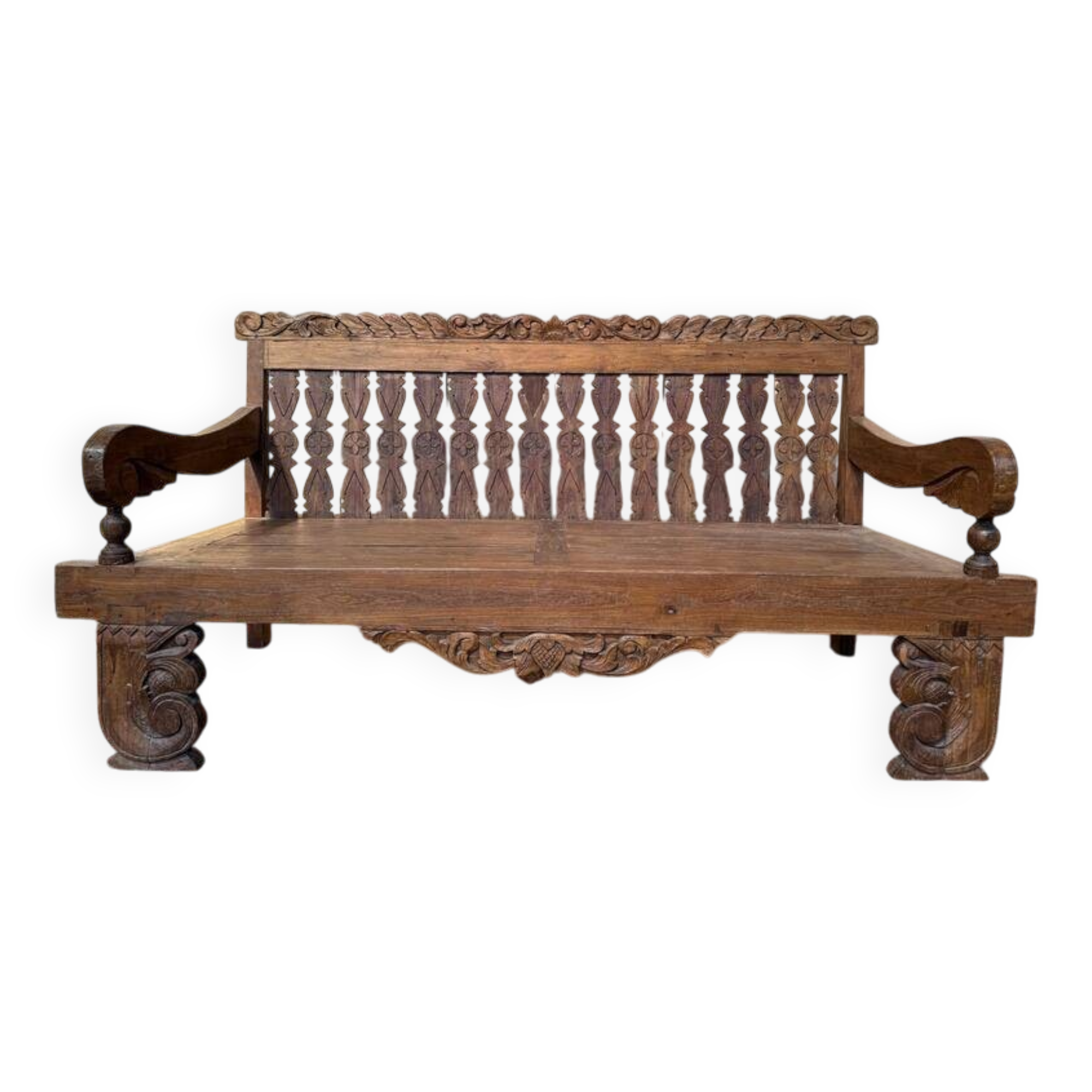 Grand banc de jardin Indonésien en noix sculpté