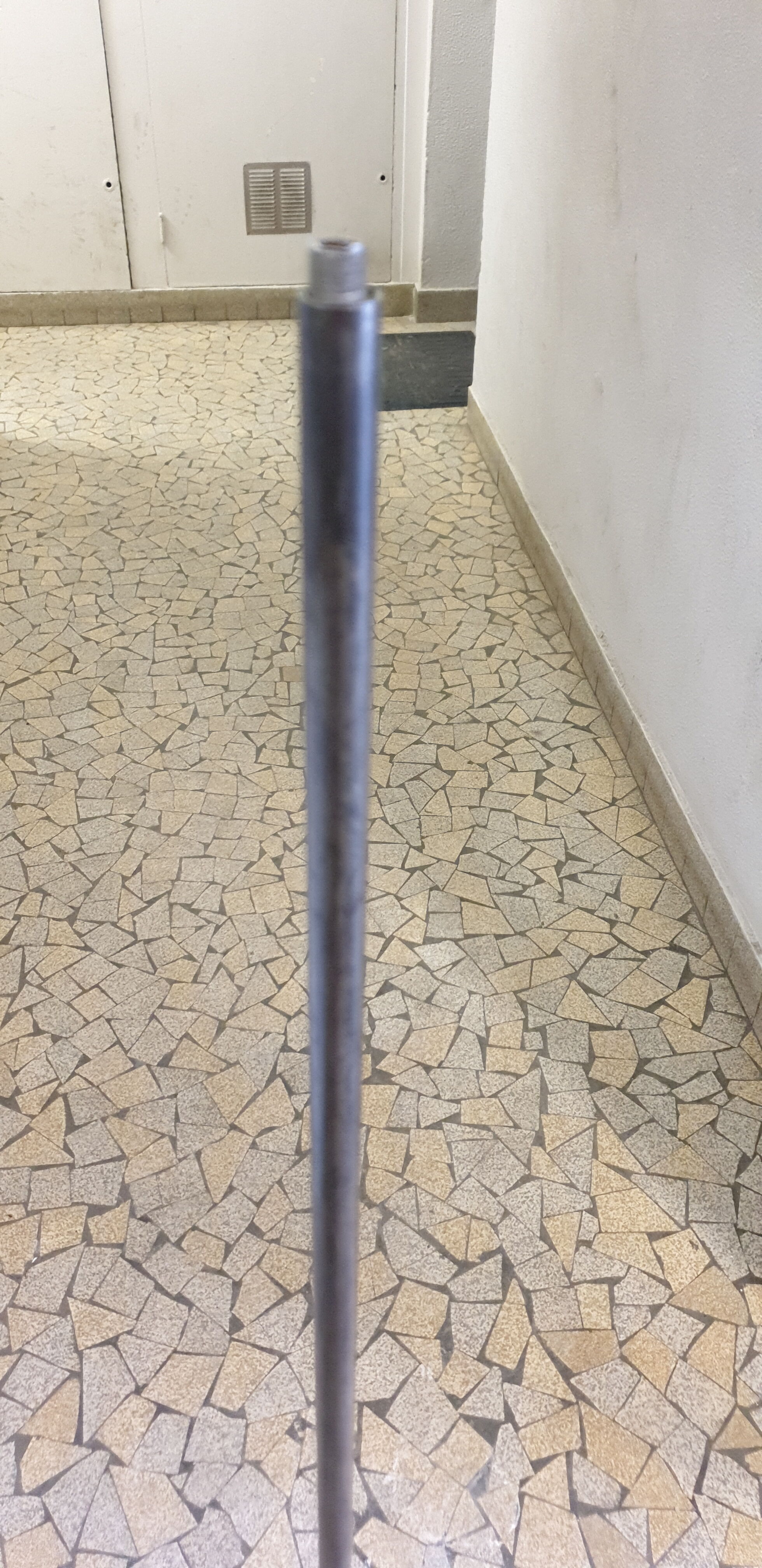 Piètement métallique tripode années 50