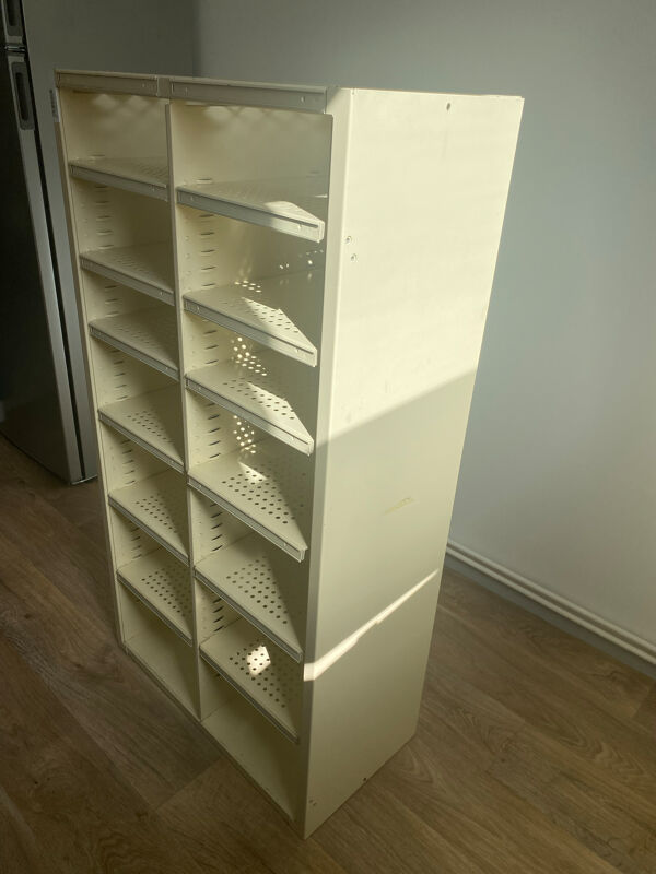 Meuble de tri postal authentique – La Banque Postale – métal crème