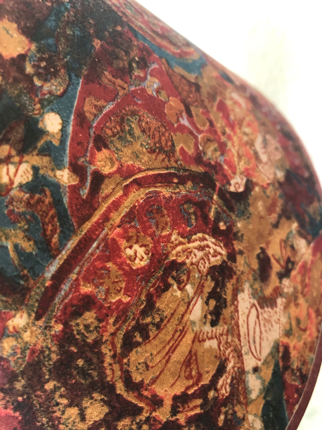 Ceramic foot table lamp