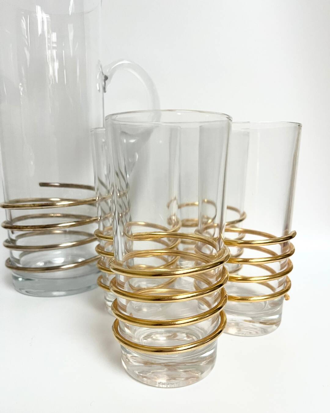 Vintage glassware set with decanter – golden spirals, France 1960