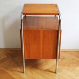 Table de chevet moderniste