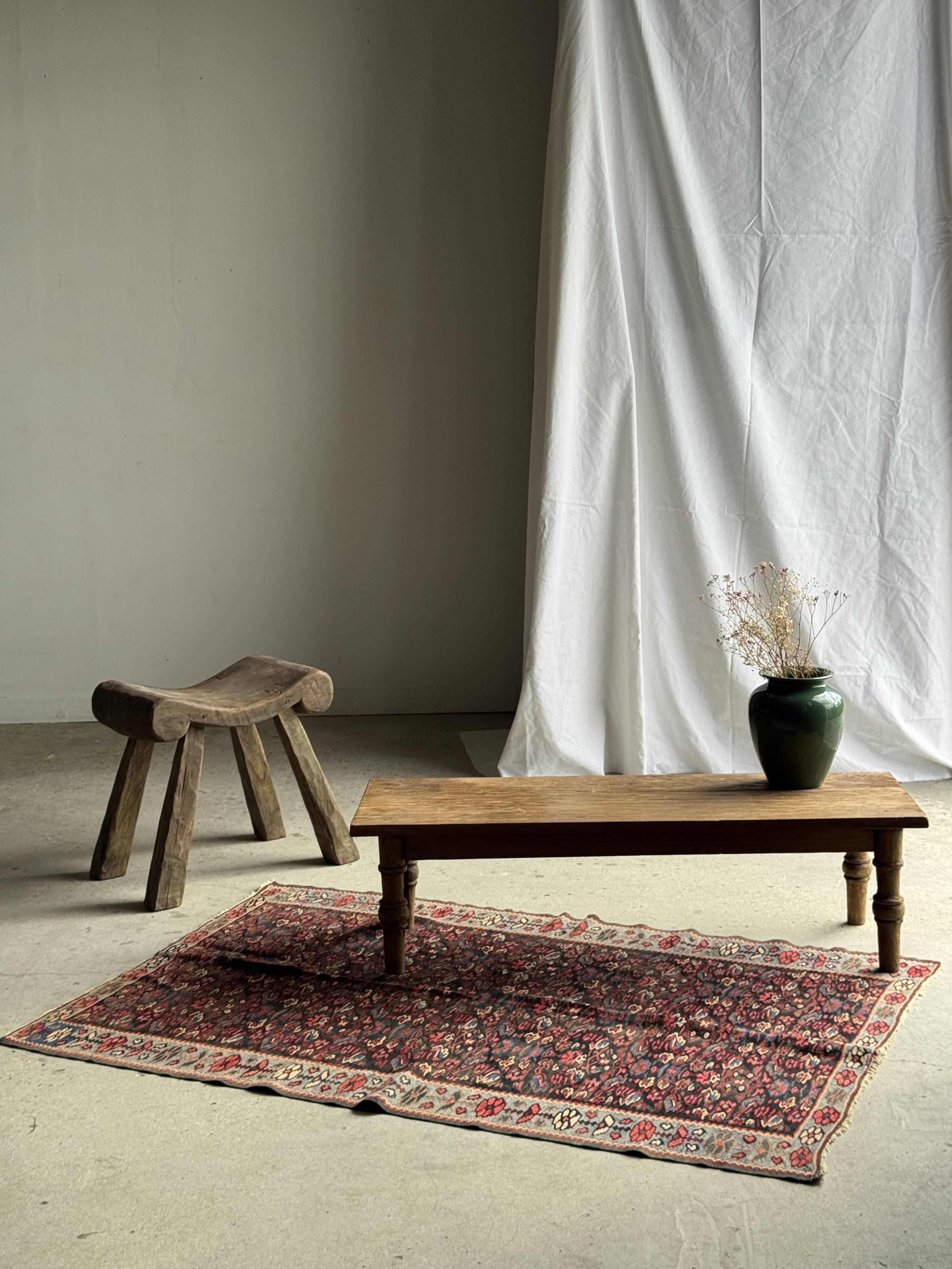 Four-legged stool in antique teak from Indonesia H 50 L 52