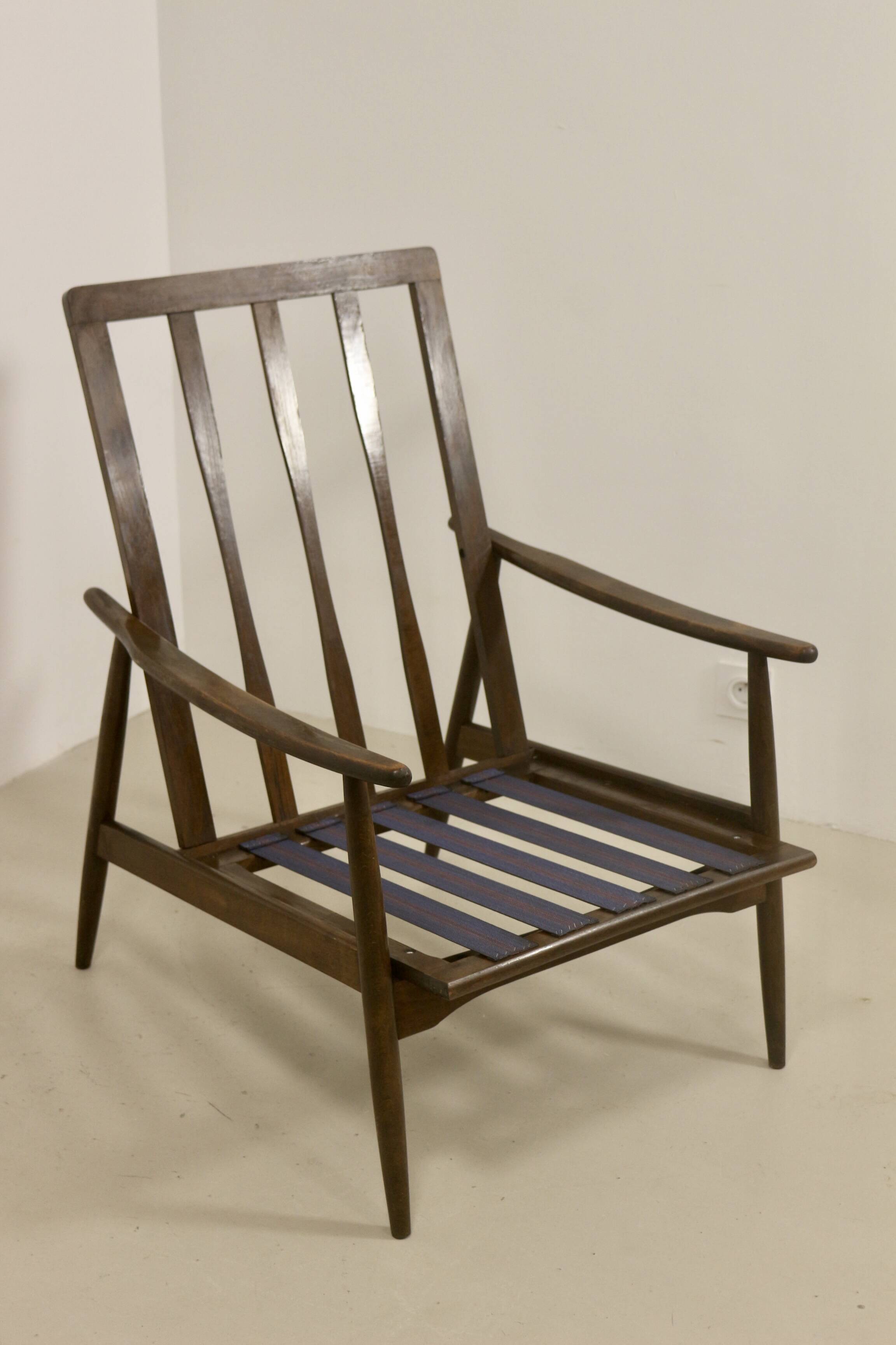 Scandinavian armchair 1960 curved armrests.