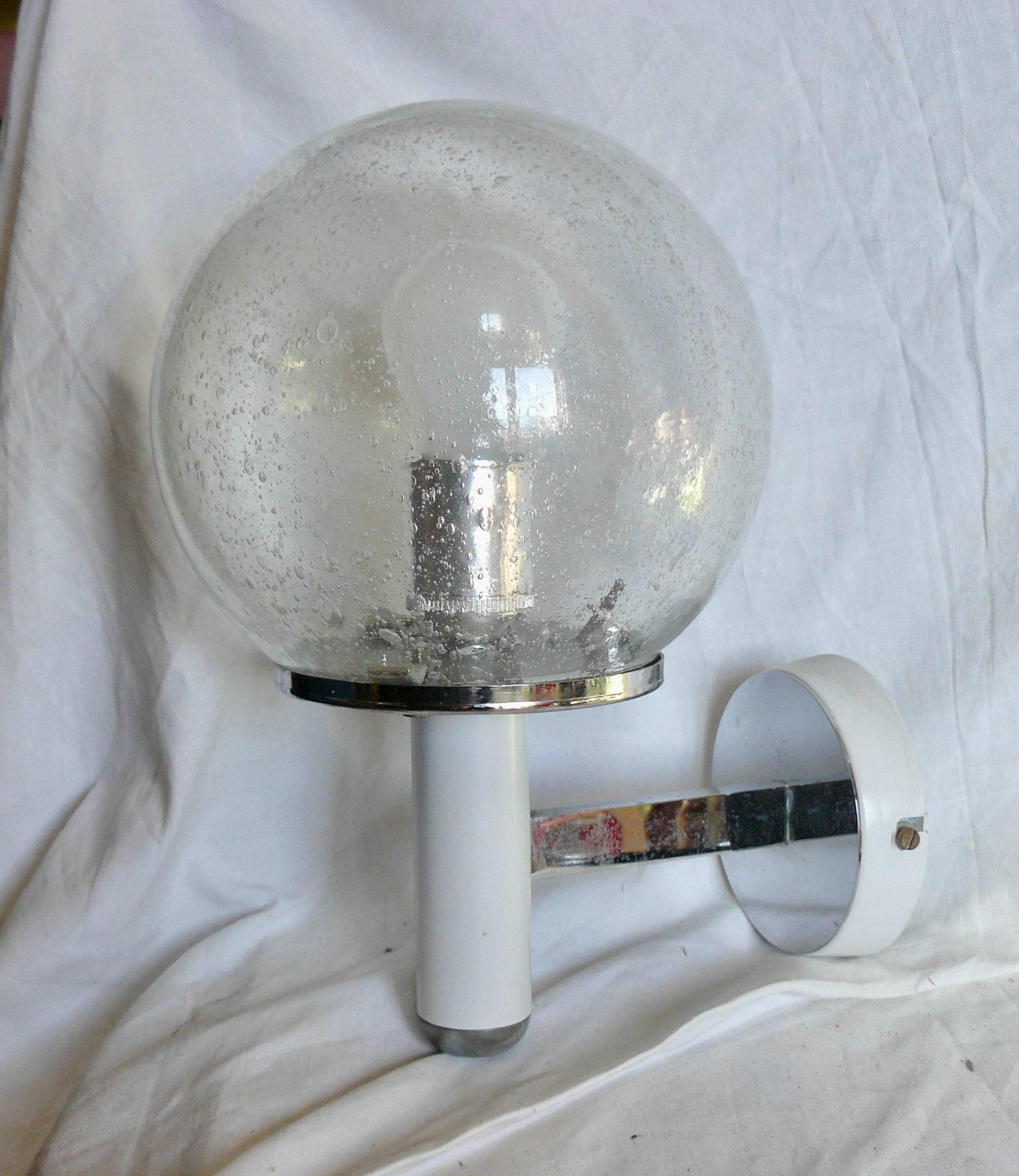 Italian design wall lamp from the 1970s