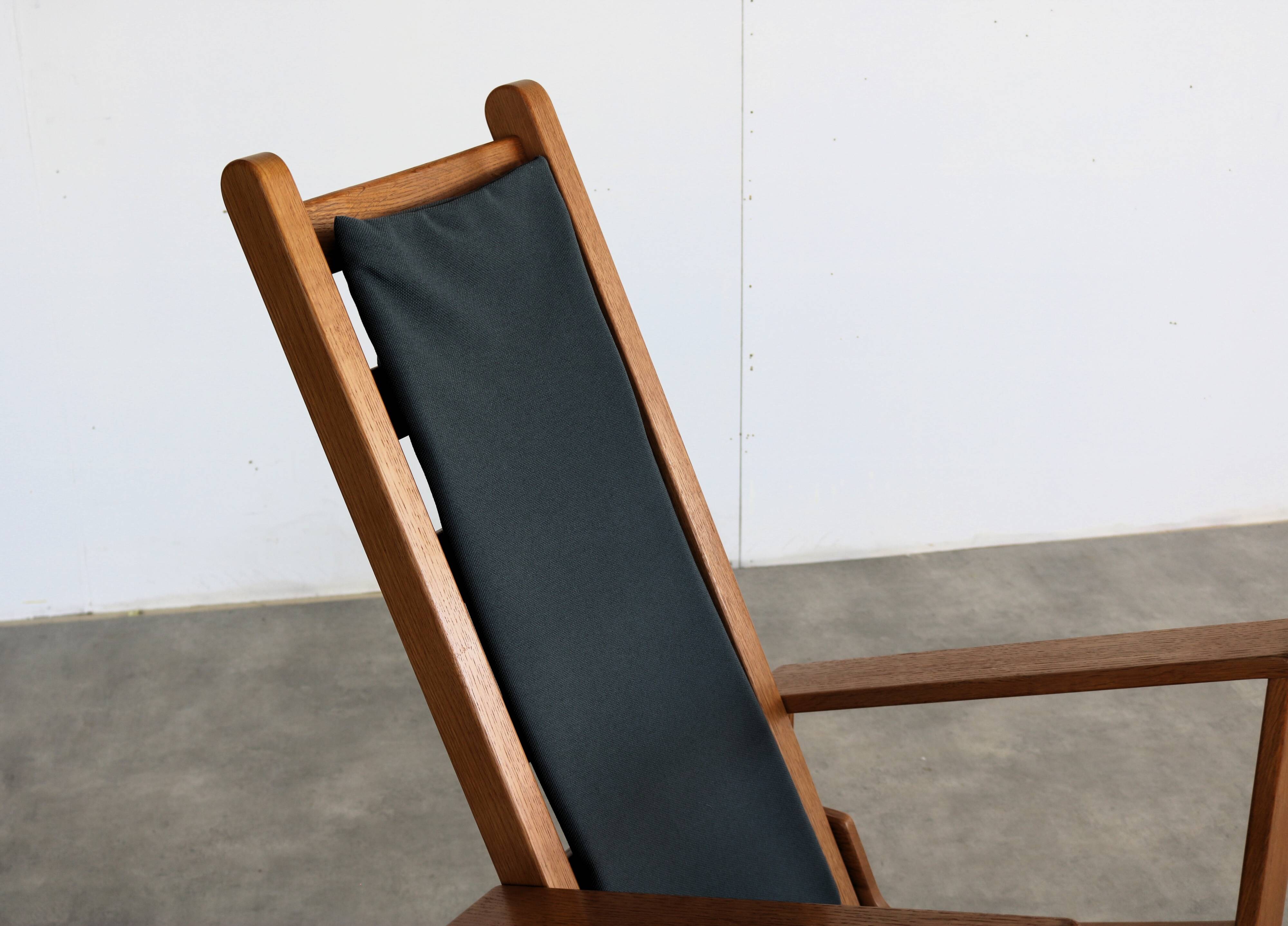 vintage armchair with side table | Wim Mulder | 1980s