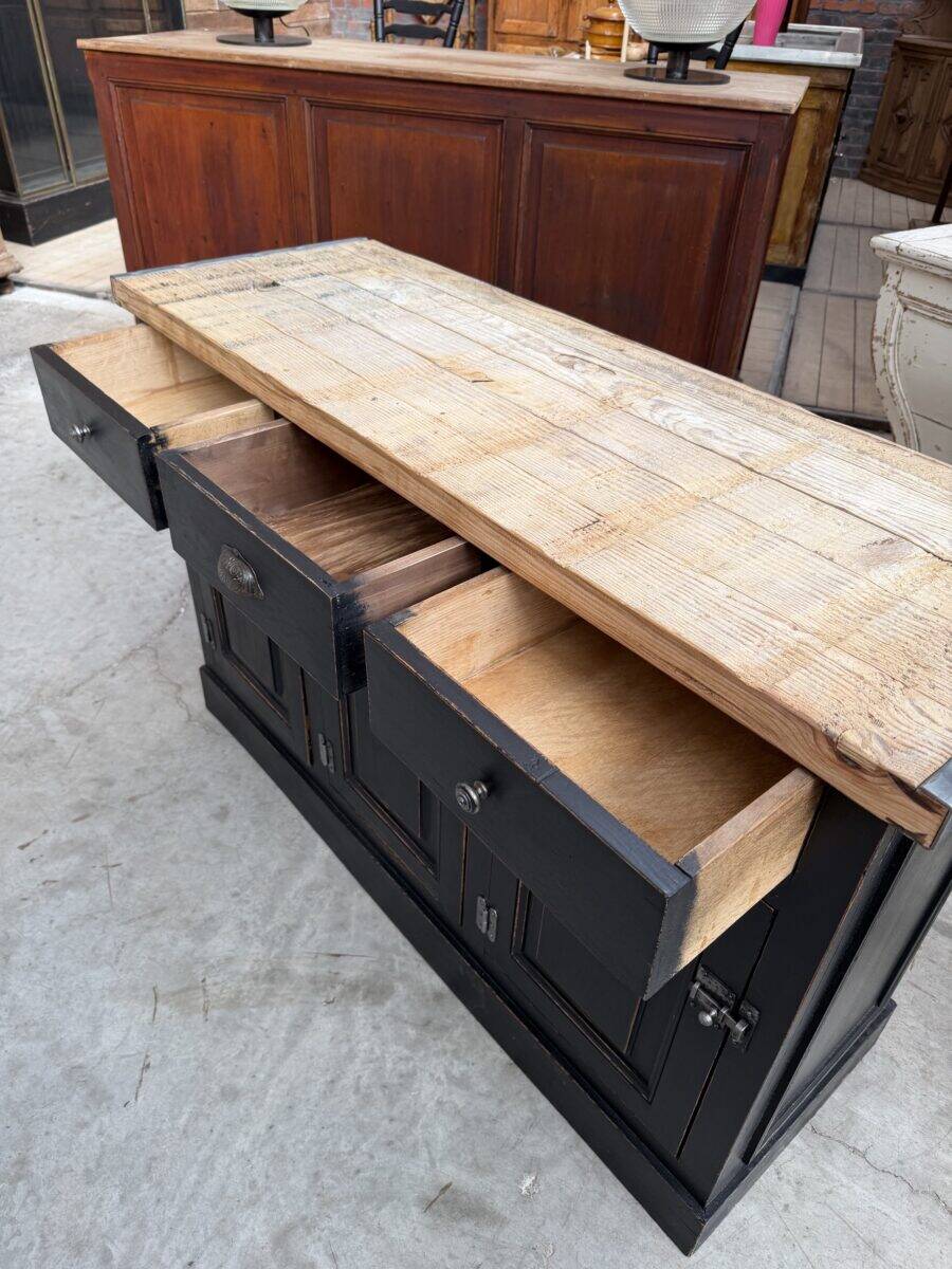 Double-sided furniture from the early 20th century.