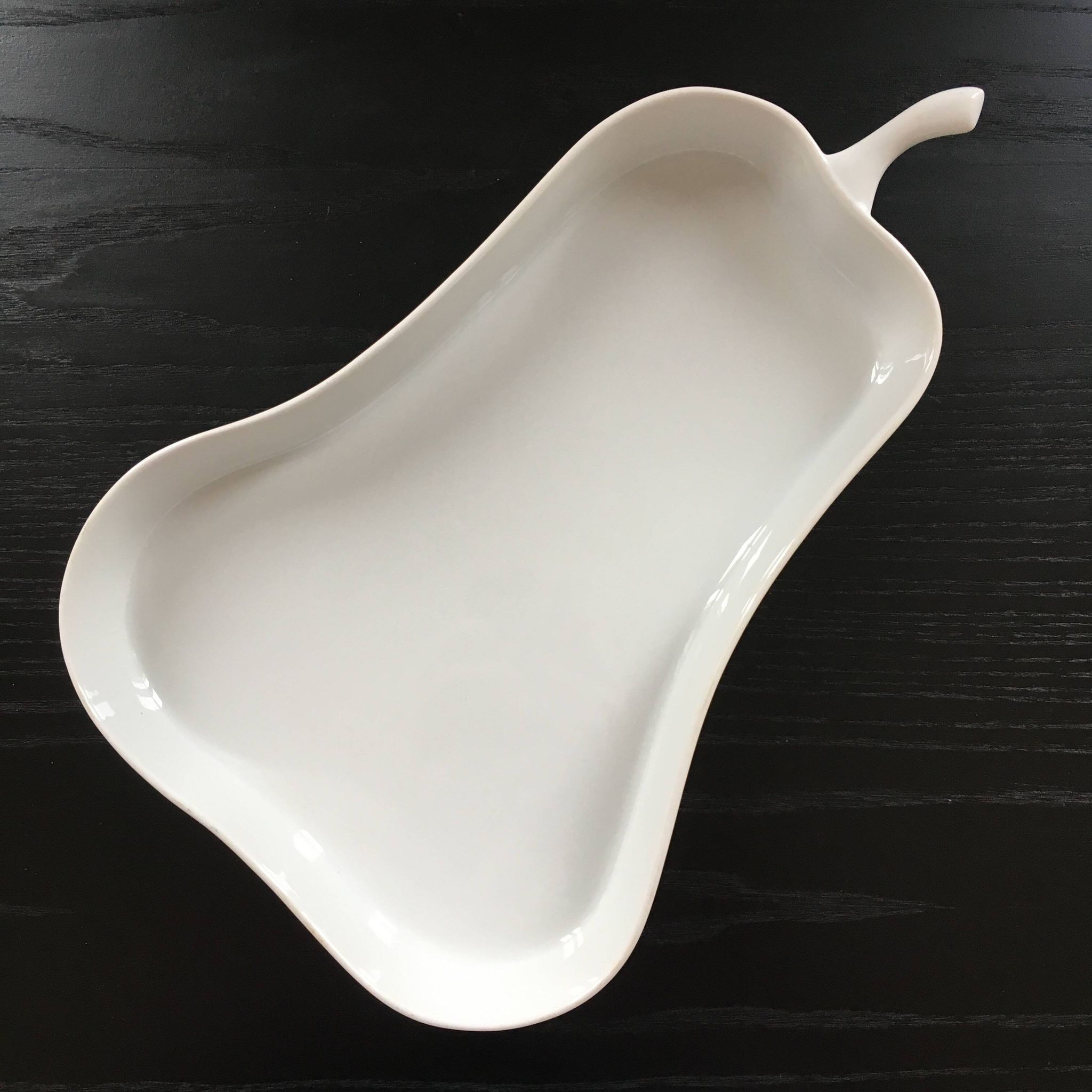 Plat a four blanc forme poire