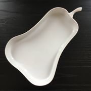 Plat a four blanc forme poire