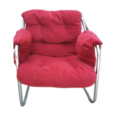 Fauteuil en tissu rouge avec pieds chromés