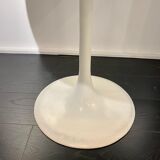 Table pied tulipe