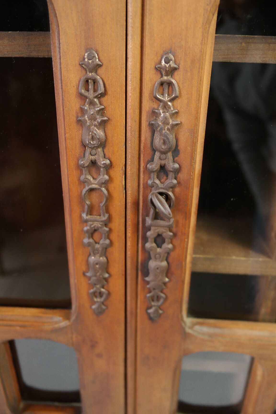 Antique walnut display cabinet from the 20th century.
