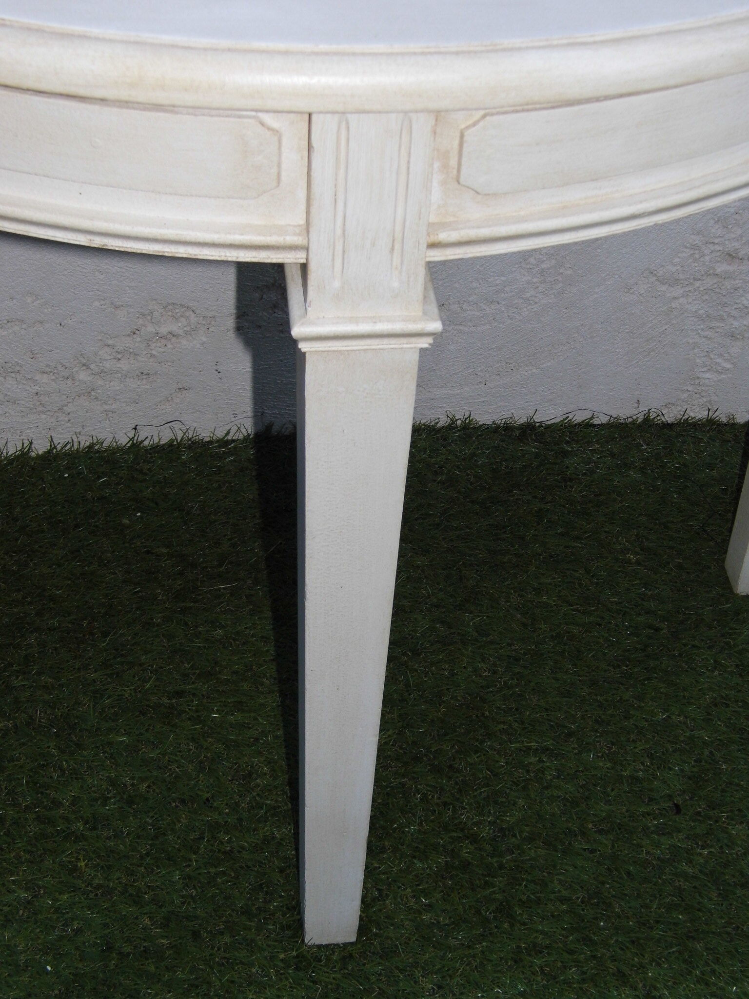 Solid painted wood console half-moon excellent condition