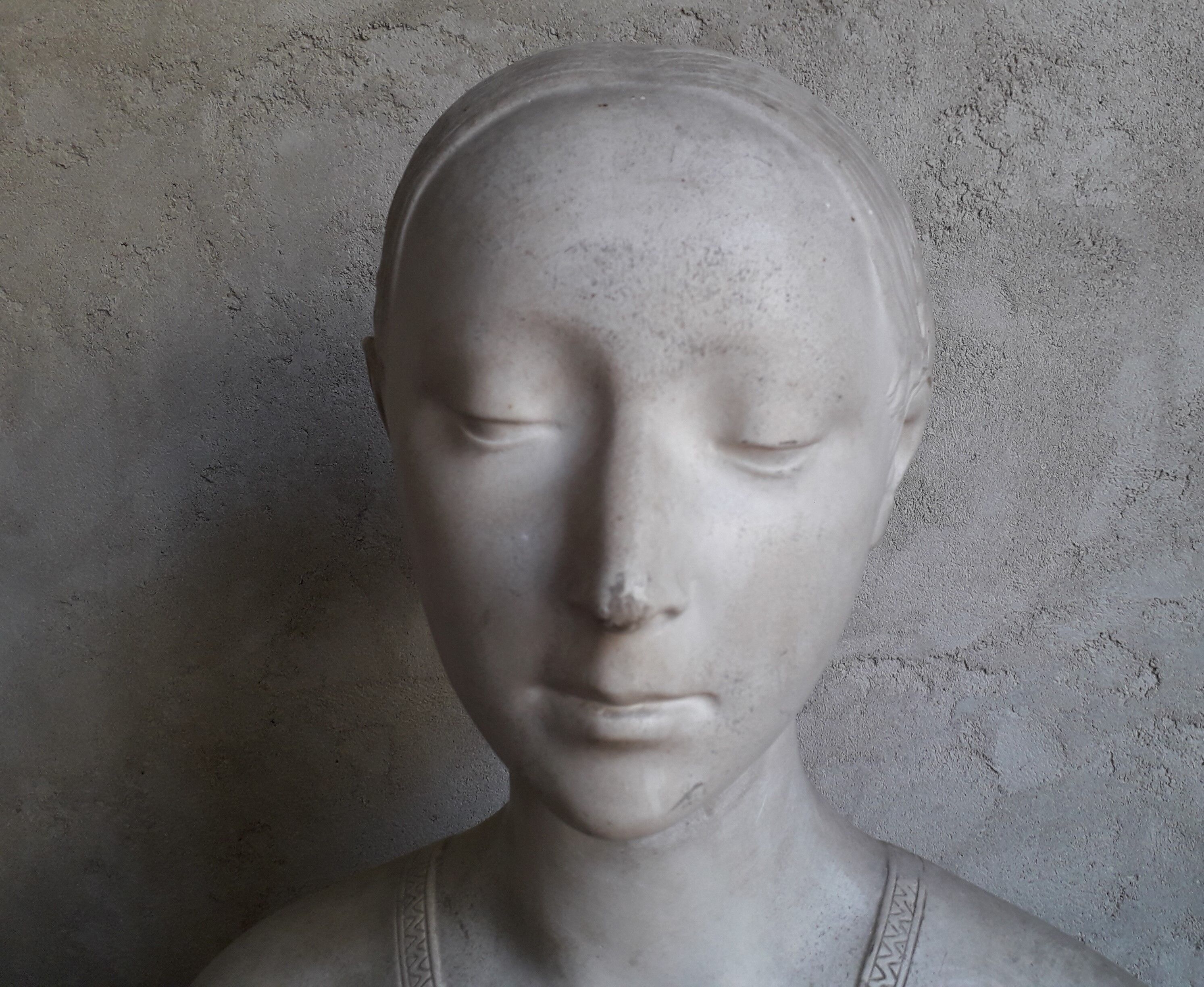 Buste en plâtre de femme ateliers du Louvre