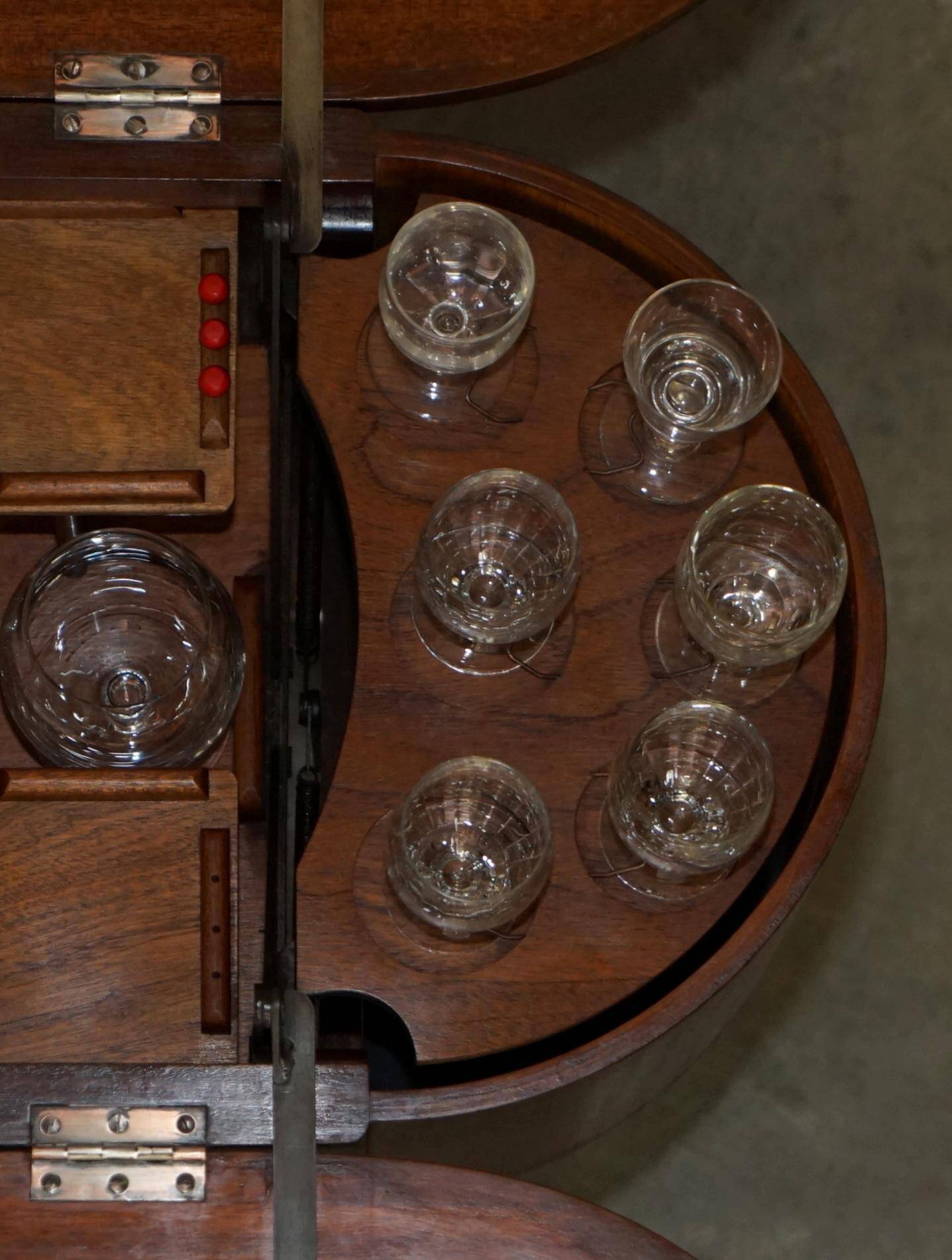 Bar vintage années 1930 sur roulettes